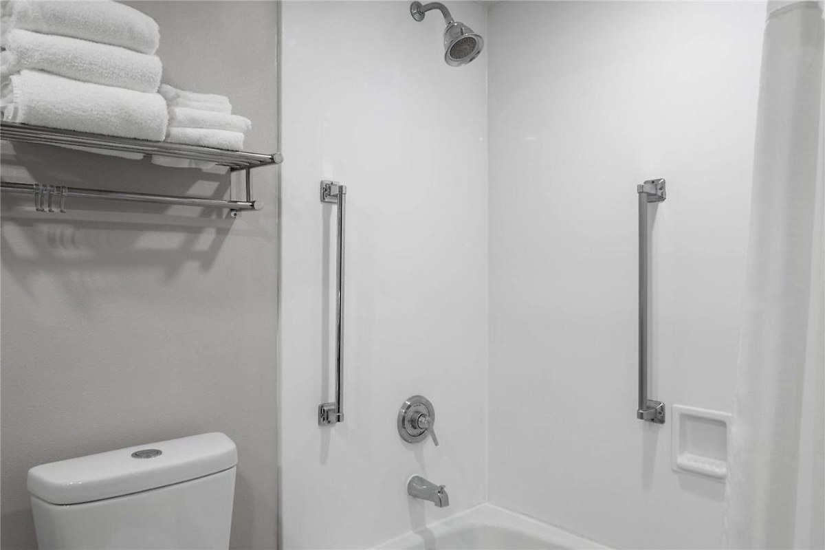 Baymont by Wyndham Williamsburg I-64 photo 4