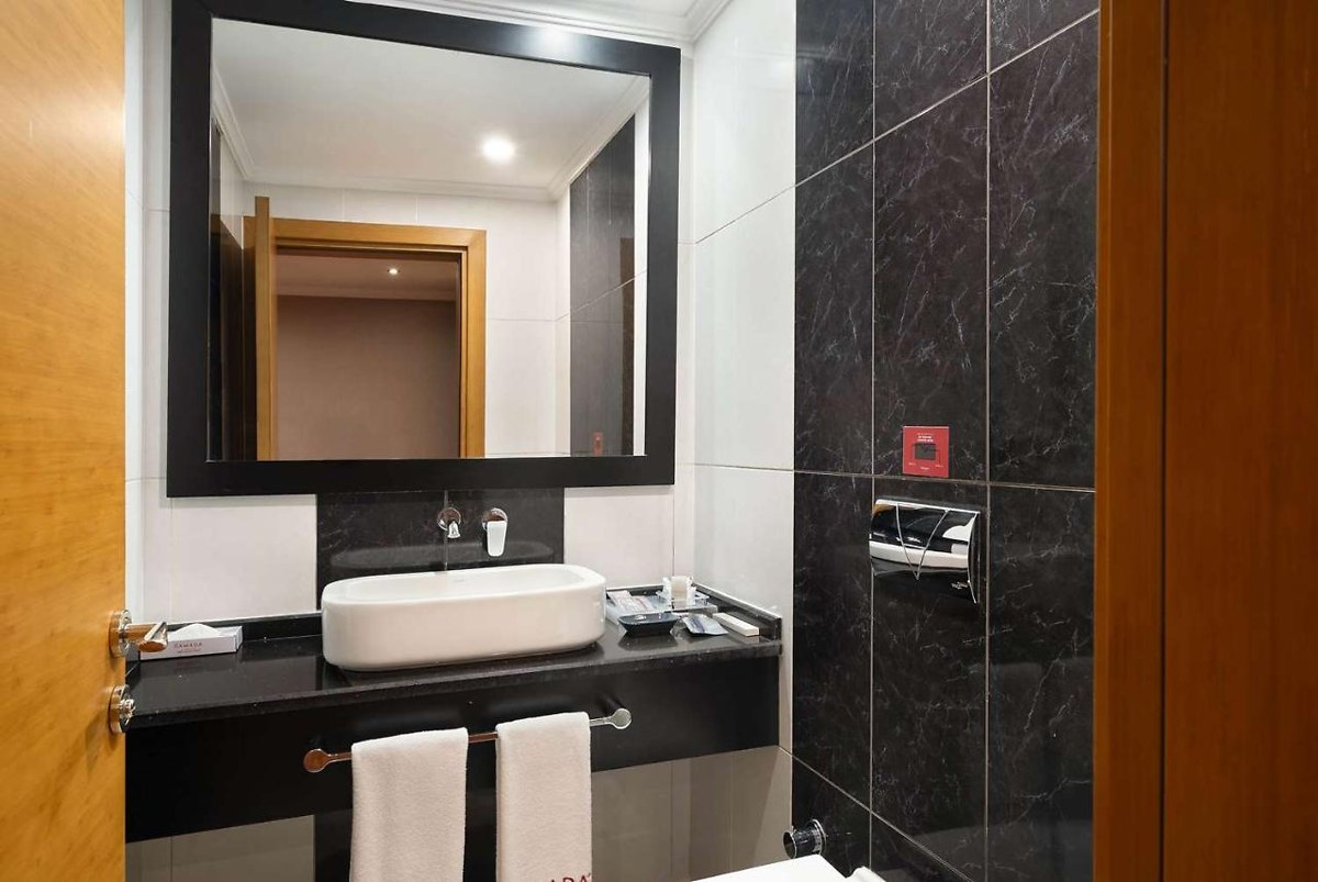 Ramada by Wyndham Erbil Gulan Street photo 2
