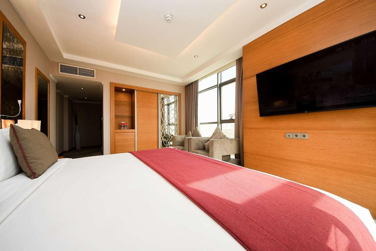 Ramada by Wyndham Erbil Gulan Street photo 4