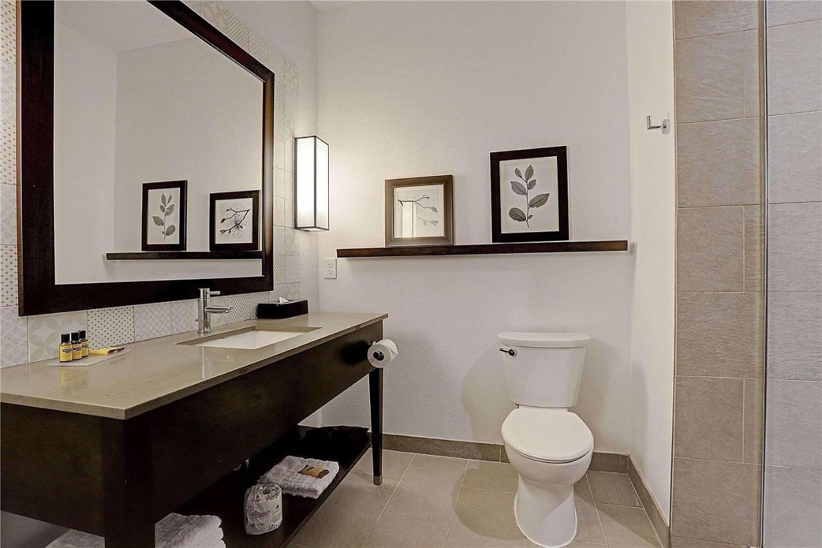 Ramada by Wyndham Houston Westchase photo 2