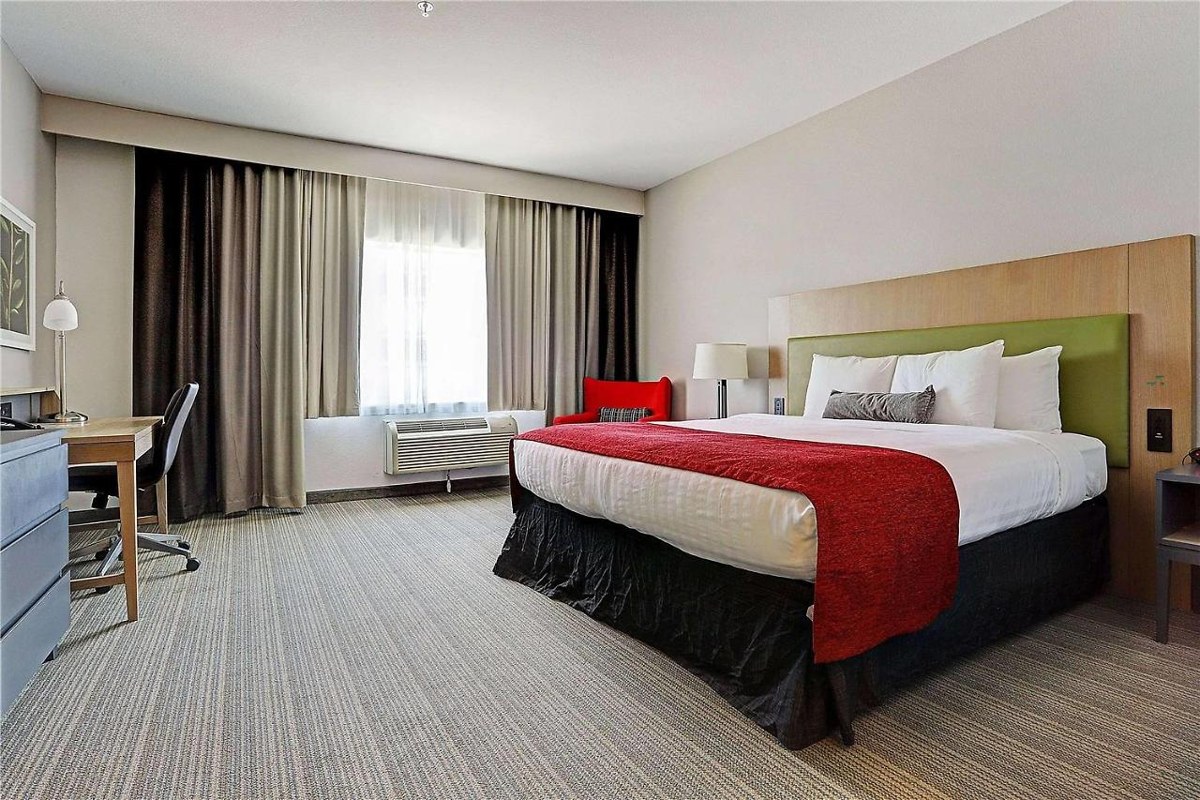 Ramada by Wyndham Houston Westchase photo 3