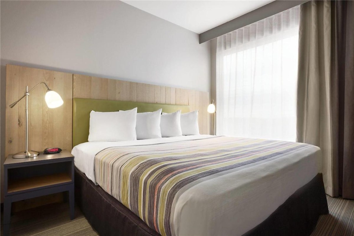 Ramada by Wyndham Houston Westchase photo 4