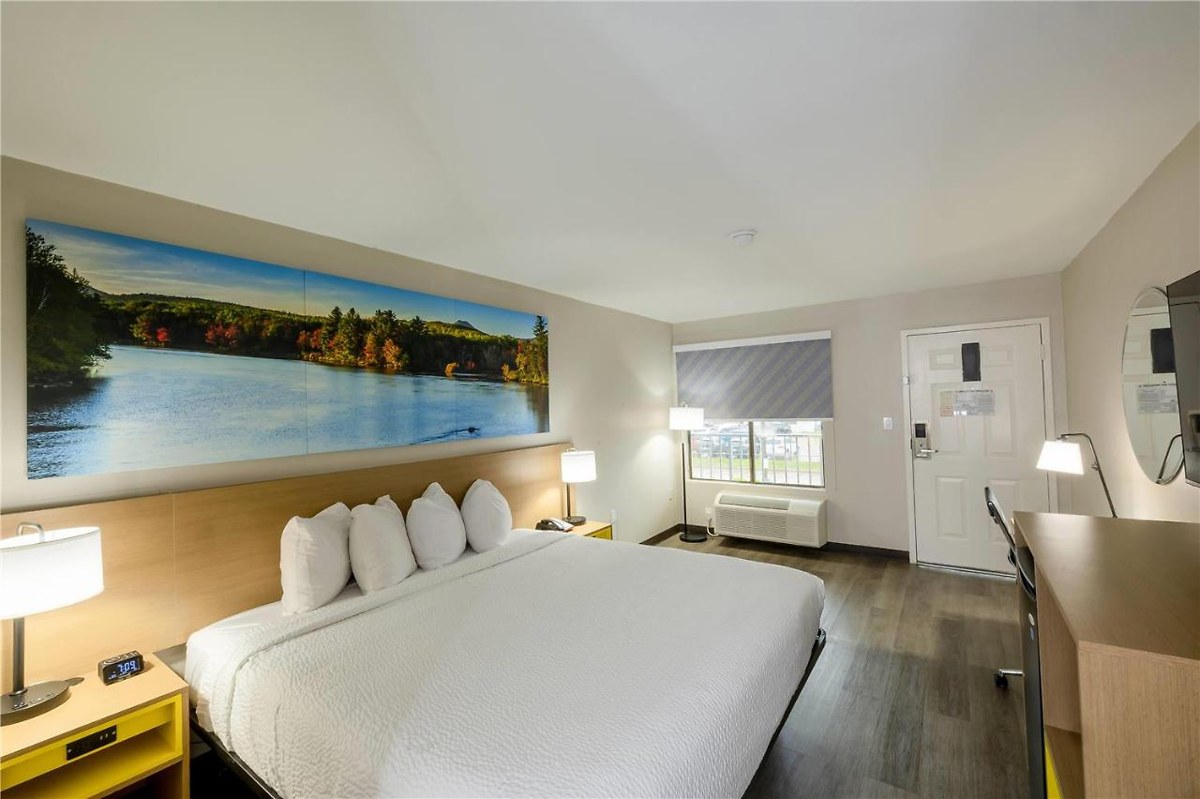 Days Inn & Suites by Wyndham Bossier City/Casino Area photo 1