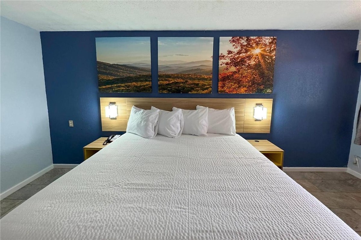 Days Inn by Wyndham Charlotte University