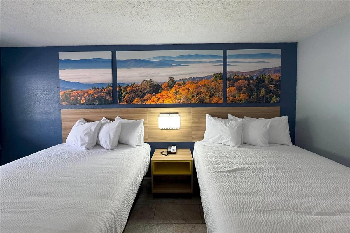 Days Inn by Wyndham Charlotte University photo 4